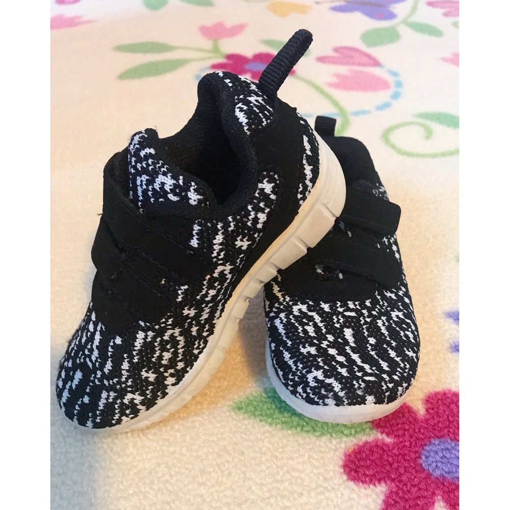 Toddler Tennis Shoes sz. 6